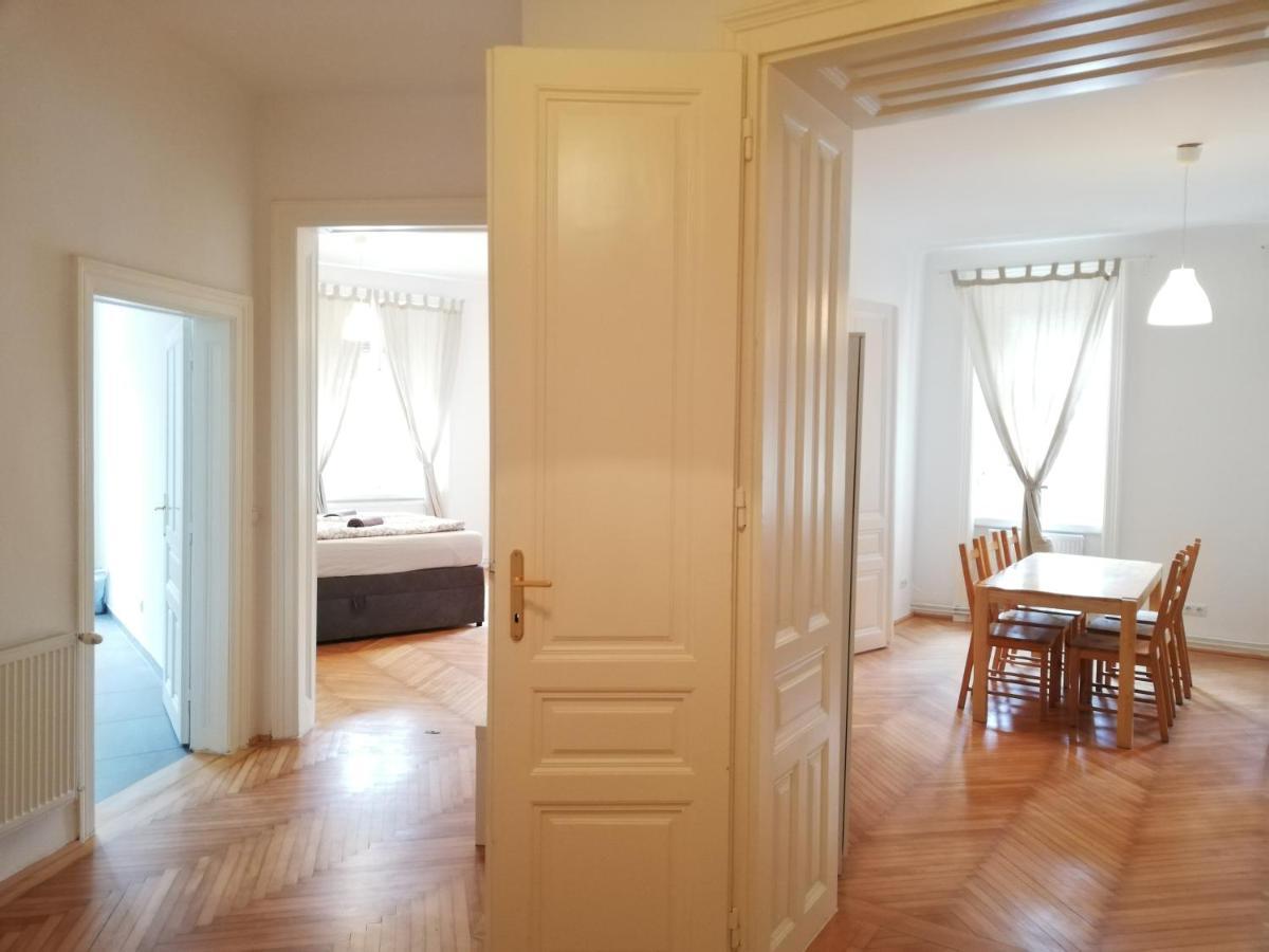 Living - Schönbrunn Apartment *