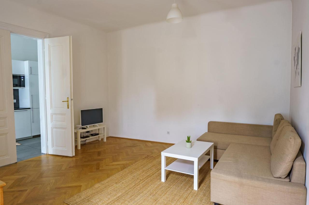Living - Schönbrunn Apartment